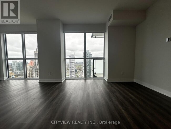 Photo du bâtiment - 430-3430 Square One Dr
