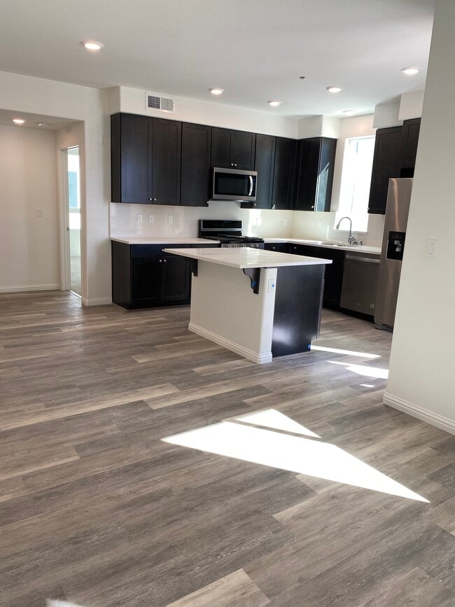 Building Photo - 1470 Nightshade Rd