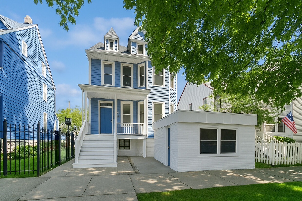 Primary Photo - 2144 W Montrose Ave