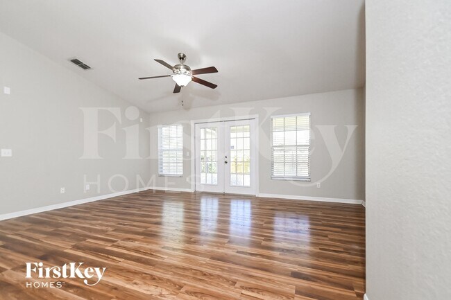Foto del edificio - 8035 Sugar Pine Blvd