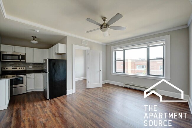 Building Photo - 817 W Lakeside Pl