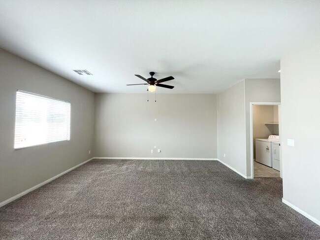 Foto del edificio - Wonderful two story single family house located in a Gated community