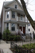 Building Photo - 2724 N Marshfield Ave