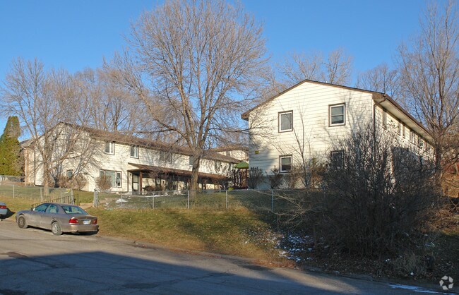 Building Photo - 4641-4647 Tyler St NE