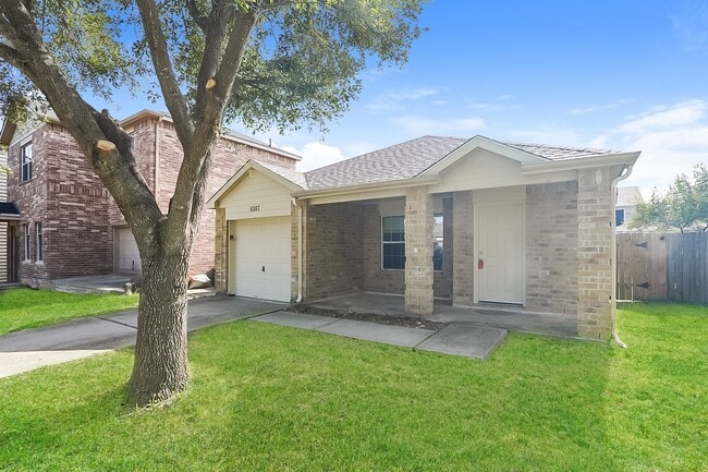 Building Photo - 6267 Gillian Park Dr