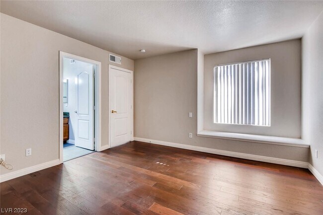 Foto del edificio - 9325 W Desert Inn Rd