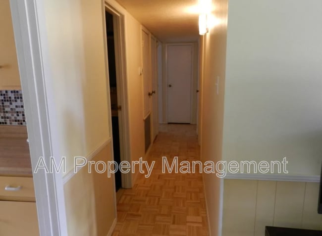 Building Photo - 402 Thompson Dr