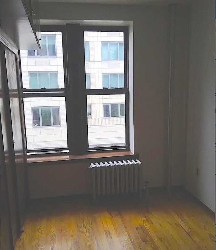 Primary Photo - 170 E 118th St
