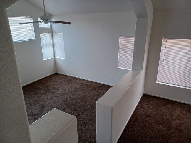 Building Photo - 736 Emerald City Ave