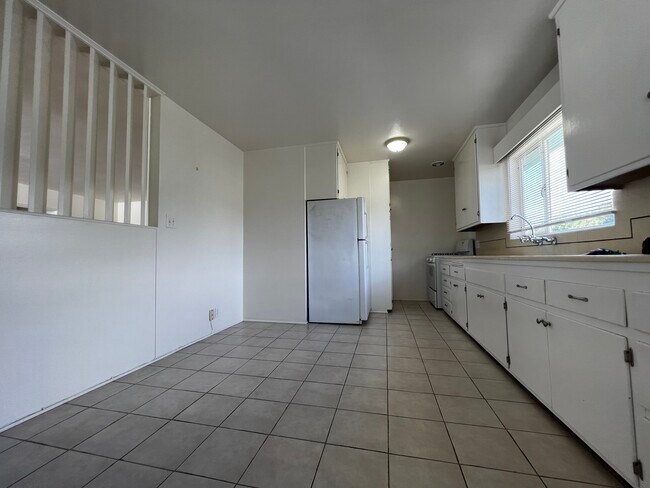 Building Photo - 3034 Luna Dr