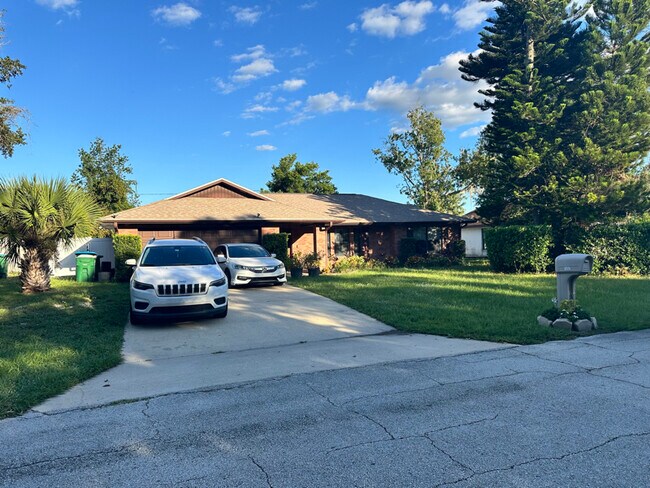 Building Photo - 1357 W Portillo Dr