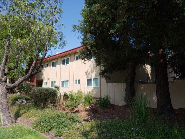 Foto del edificio - 1471 E Calaveras Blvd