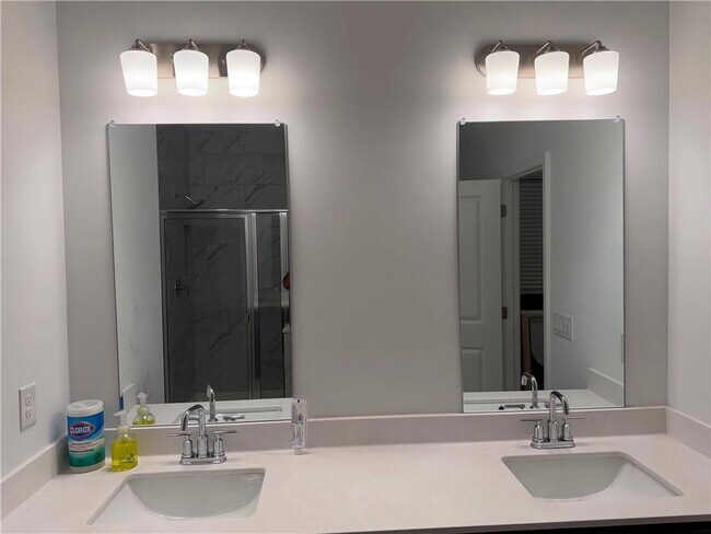 Building Photo - 8755 Chesford Grv