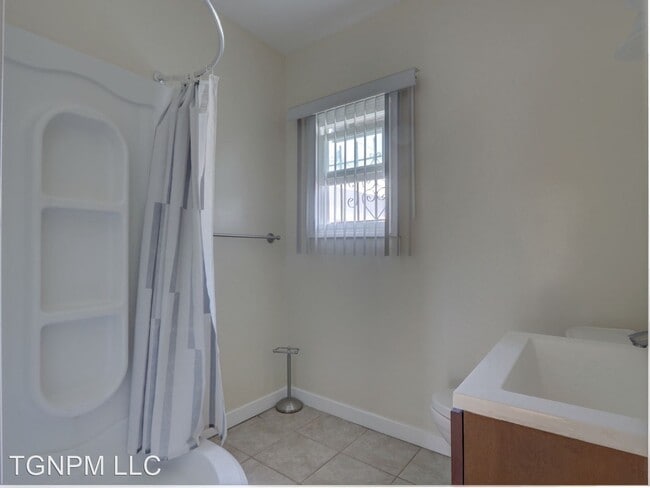 Building Photo - 1 br, 1 bath House - 1035 n Normandie Ave