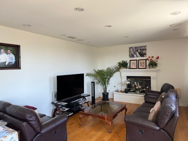 Foto del edificio - 704 Corte Sol