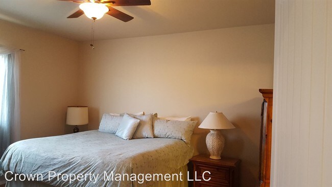Building Photo - 3 br, 2.5 bath House - 143 S Tweedt Place