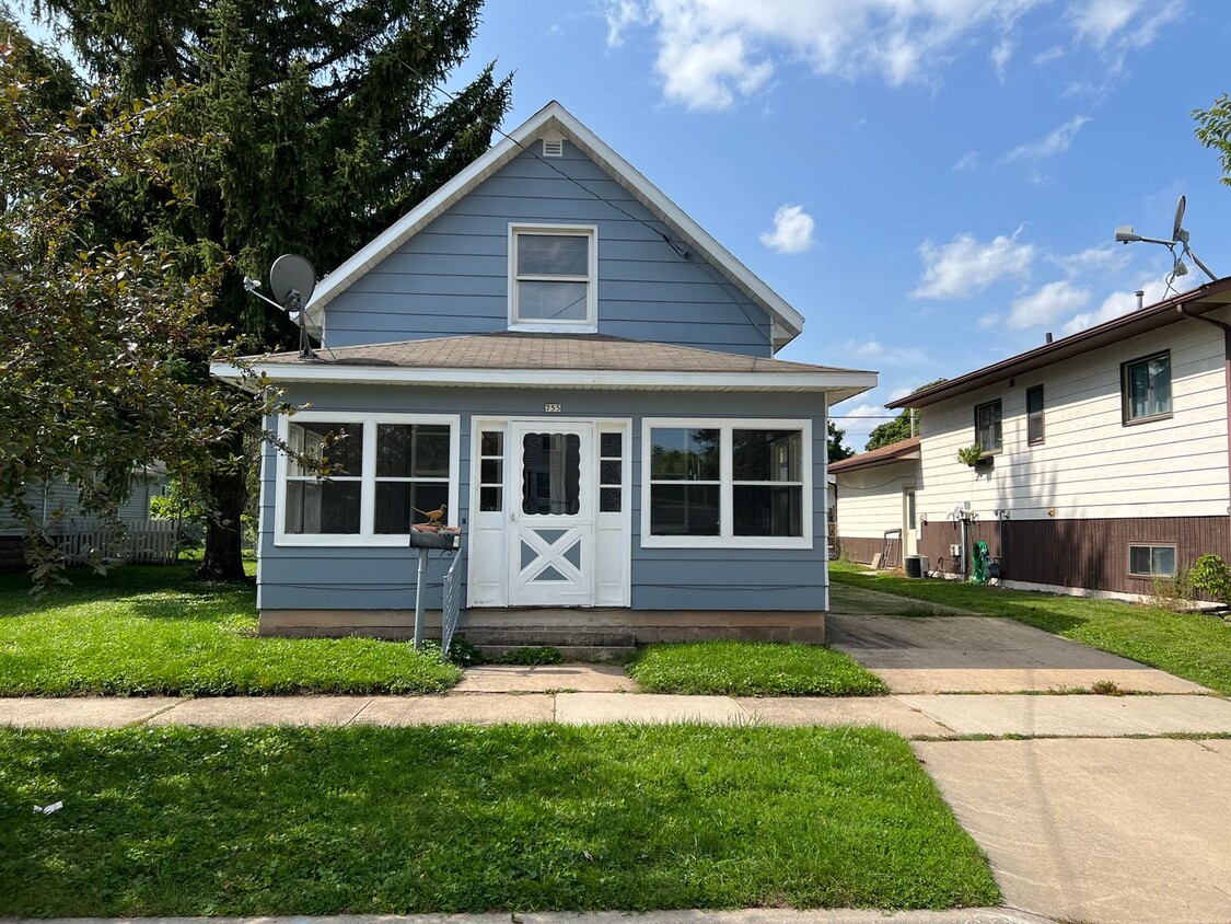 Primary Photo - 3 Bed 1 Bath Single Family Home