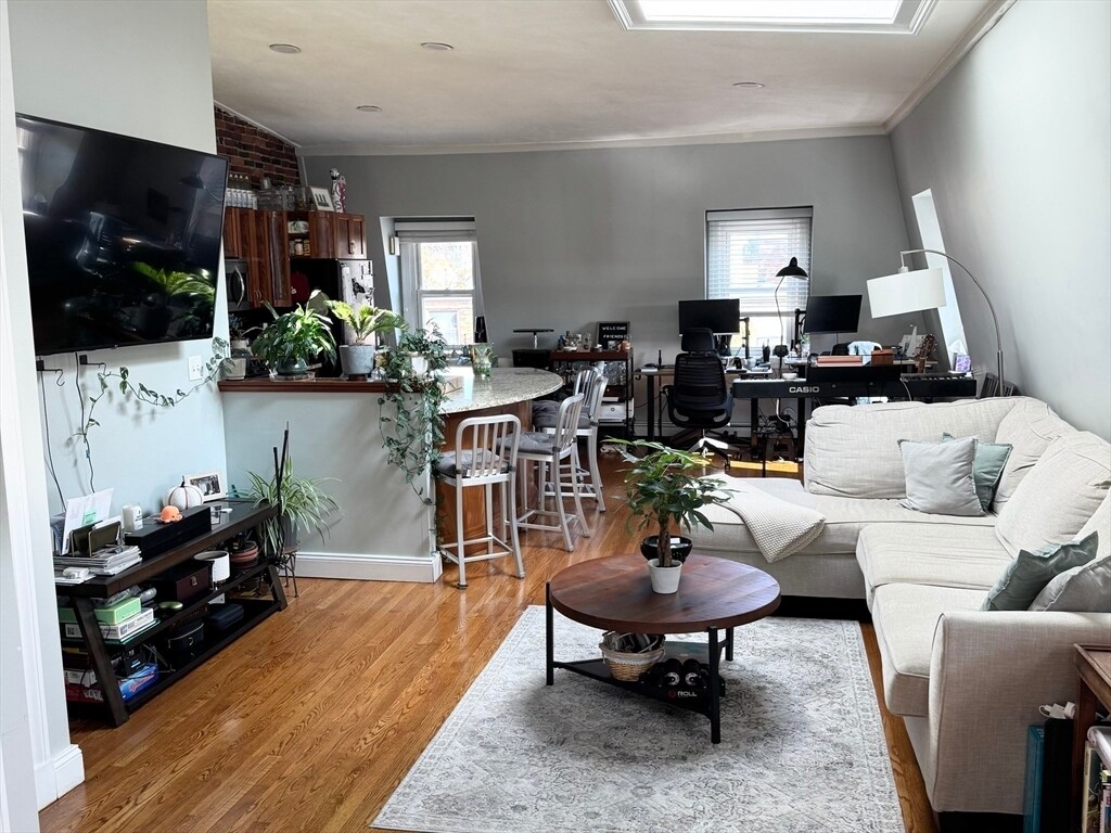 Foto principal - 172 Bunker Hill St