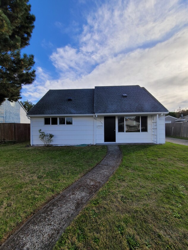 Primary Photo - 830 S 72nd St