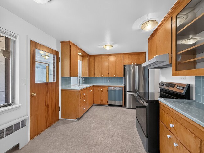 Building Photo - 3535 S 126th St