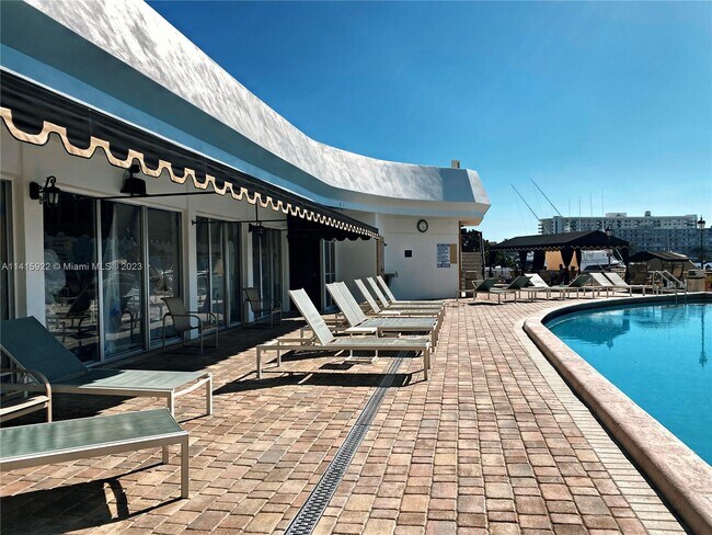 Building Photo - 100 Golden Isles Dr