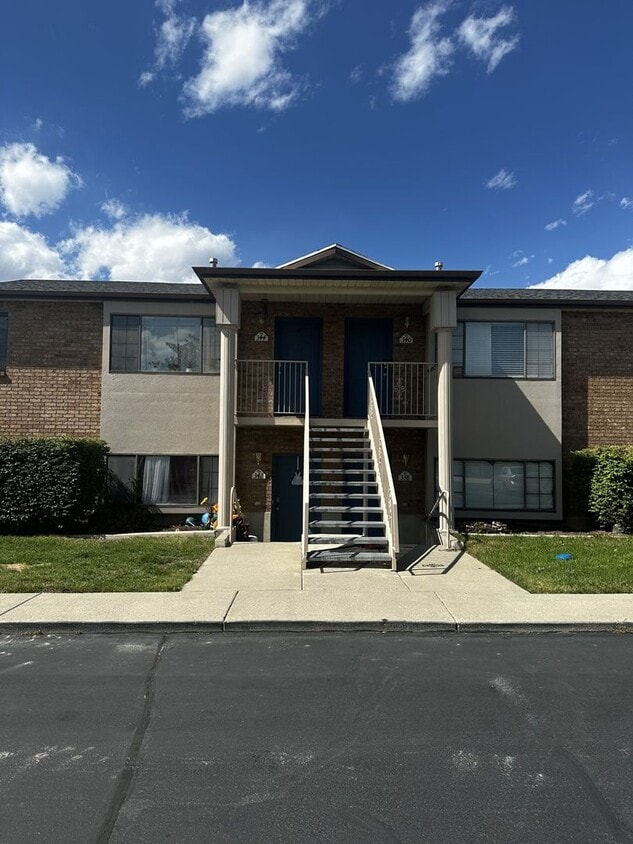Primary Photo - For a limited time sign for $1295 a month