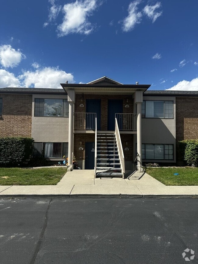 Building Photo - 672 N 360 W