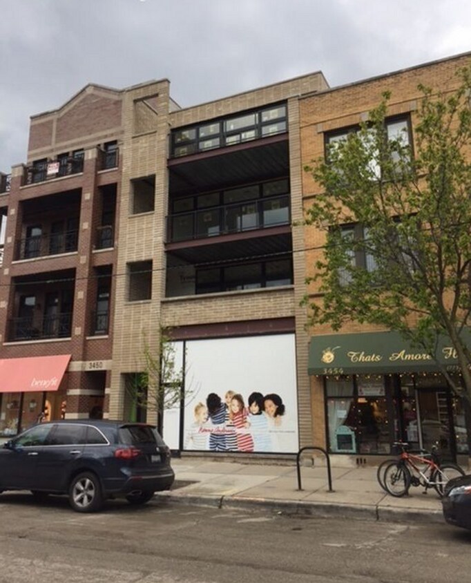 Primary Photo - 3452 N Southport Ave