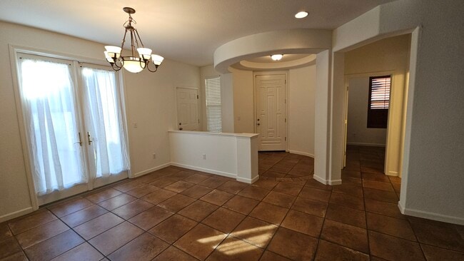 Foto del edificio - 5012 Crest Dr