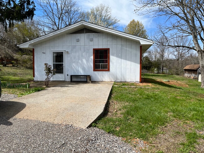 Building Photo - 703 Tipton Station Rd