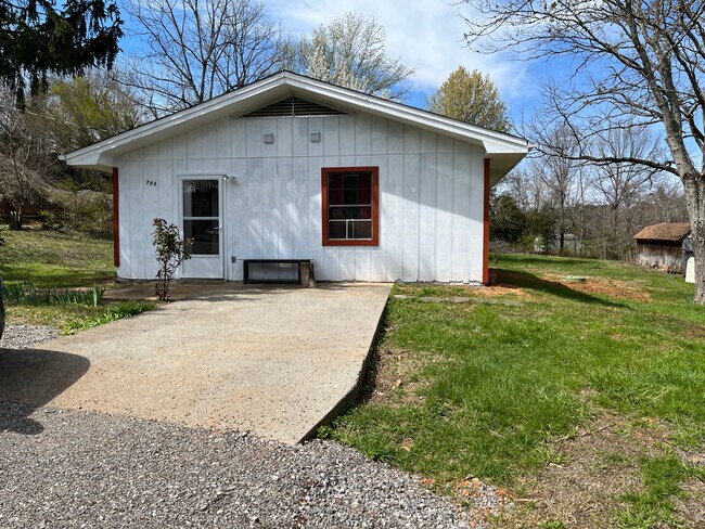 Foto del edificio - 703 Tipton Station Rd