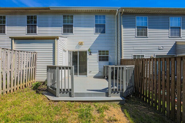 Foto del edificio - 70 Chelmsford Ct