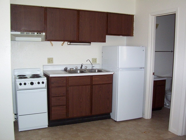 1bd Kitchen - Sycamore Apartments