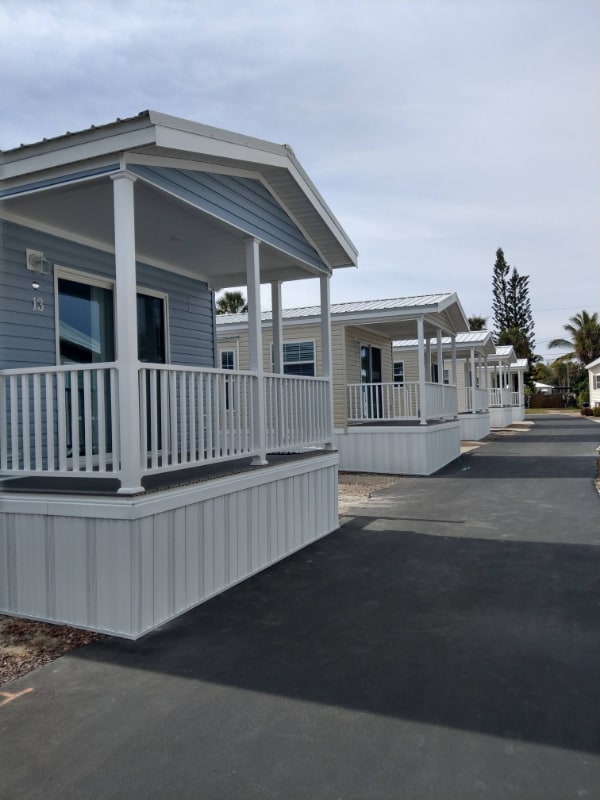 Building Photo - 2580 NE Indian River Dr