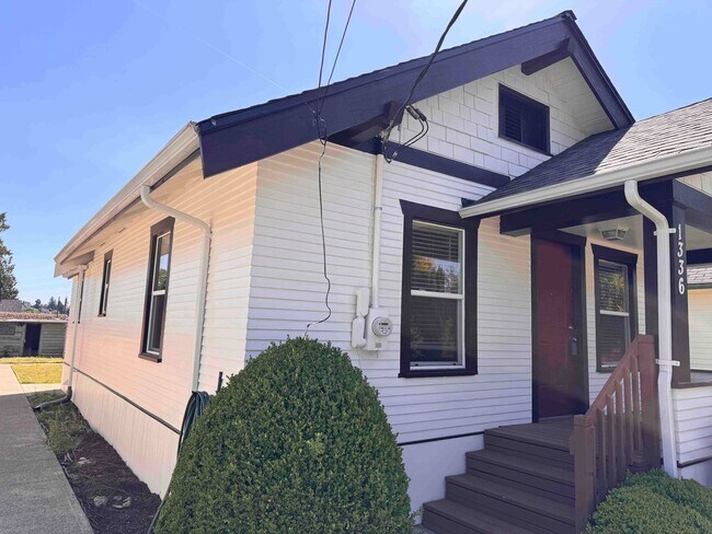 Foto del edificio - Bremerton Charmer for Rent! Fully Fenced Y...