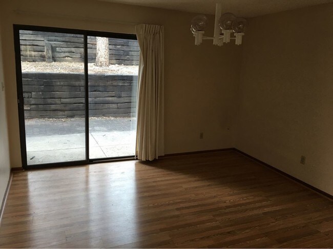 Foto del edificio - 6969 Gayle Lyn Ln