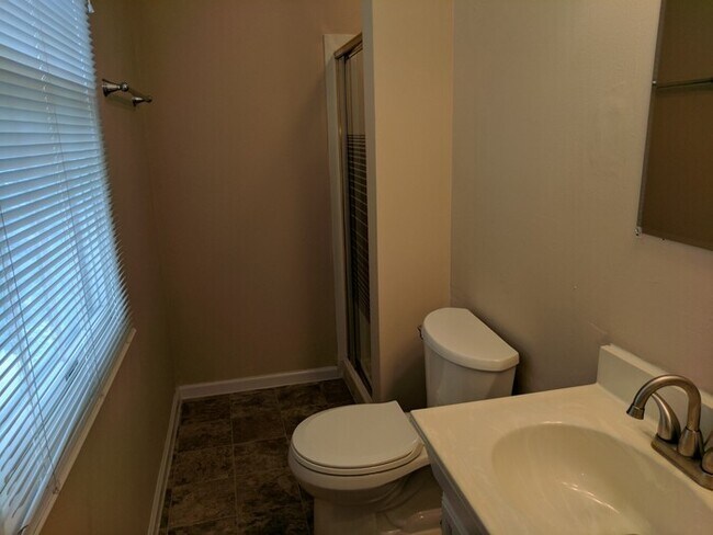 Building Photo - Newly Remodeled Home