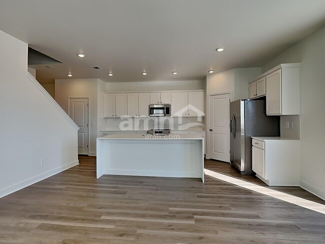 Building Photo - 212 Chase Ln