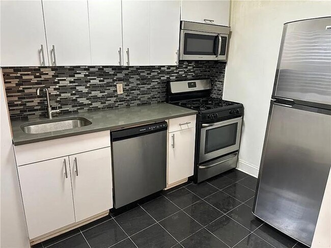 Foto del edificio - 130 Bay Ridge Pkwy