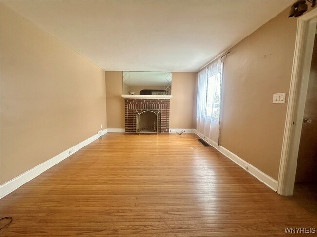Foto del edificio - 107 Campbell Rd
