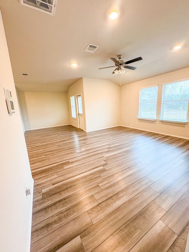 Foto del edificio - 8713 Cantera Rdg Rd