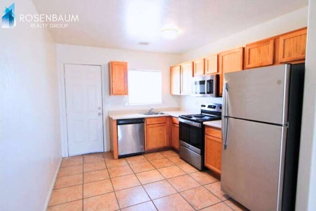 Building Photo - 9975 W Lynx Dr