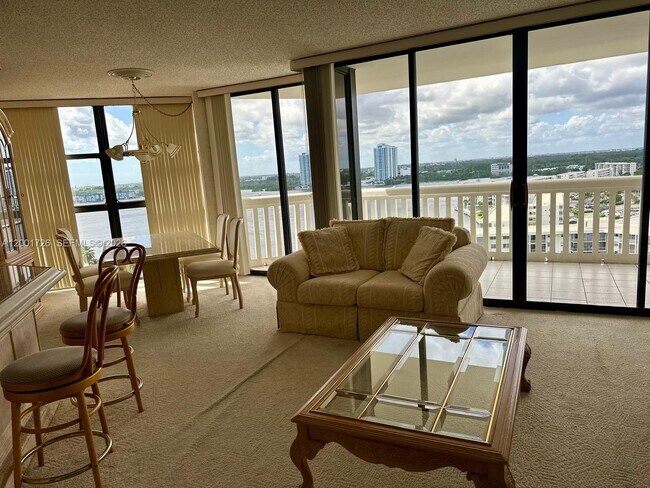 Foto del edificio - 1000 W Island Blvd