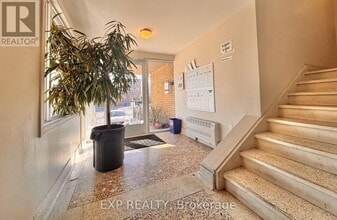 Building Photo - 5 Paisley Blvd E