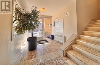 Building Photo - 5 Paisley Blvd E