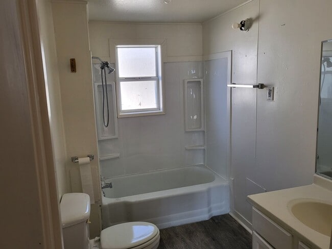 Foto del edificio - 821 S Avenue C