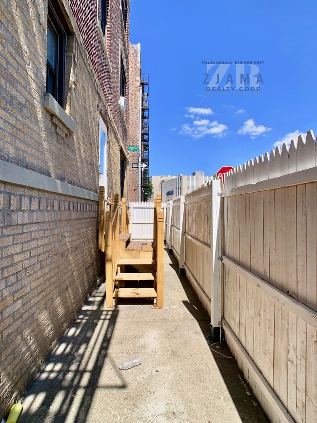 Building Photo - 220 E 23rd St