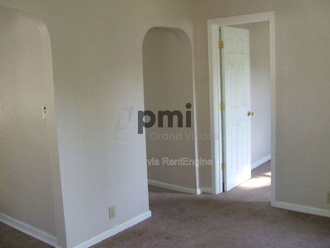 Building Photo - 1874 W Cushing St