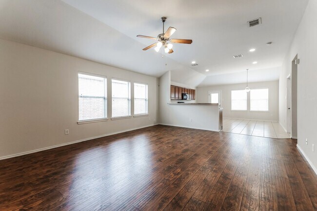 Foto del edificio - $1,795 4 Bed/2 Bath/2 Garage Ready for Move-in Forney Home in Windmill Farms