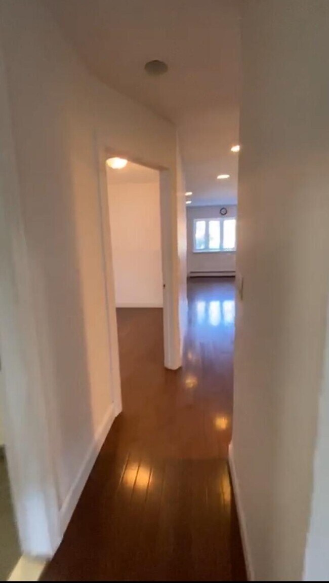 Foto del edificio - 1179 Gates Ave